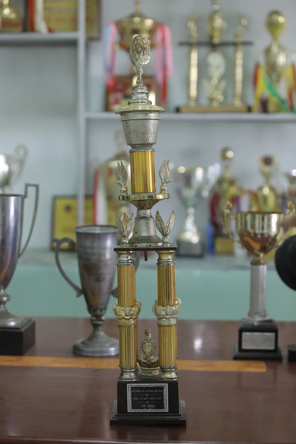Chiếc Cúp vô địch Giải bóng đá Trường Sơn mà đội Quảng Nam Đà Nẵng đạt được Chiếc Cúp vô địch Giải bóng đá Trường Sơn mà đội Quảng Nam Đà Nẵng đạt được