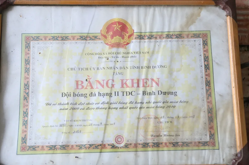 Bằng khen của UBND tỉnh Bình Dương tặng cho đội TDC Bình Dương năm 2010 mà ông Phong tham gia ở thành phần BHL Bằng khen của UBND tỉnh Bình Dương tặng cho đội TDC Bình Dương năm 2010 mà ông Phong tham gia ở thành phần BHL