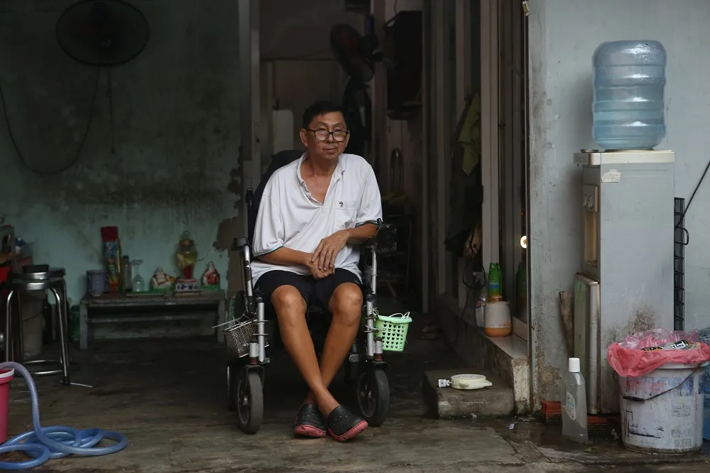 Ông Huỳnh Thanh Phong trước ngôi nhà của mình ở Thủ Dầu Một - Bình Dương Ông Huỳnh Thanh Phong trước ngôi nhà của mình ở Thủ Dầu Một - Bình Dương