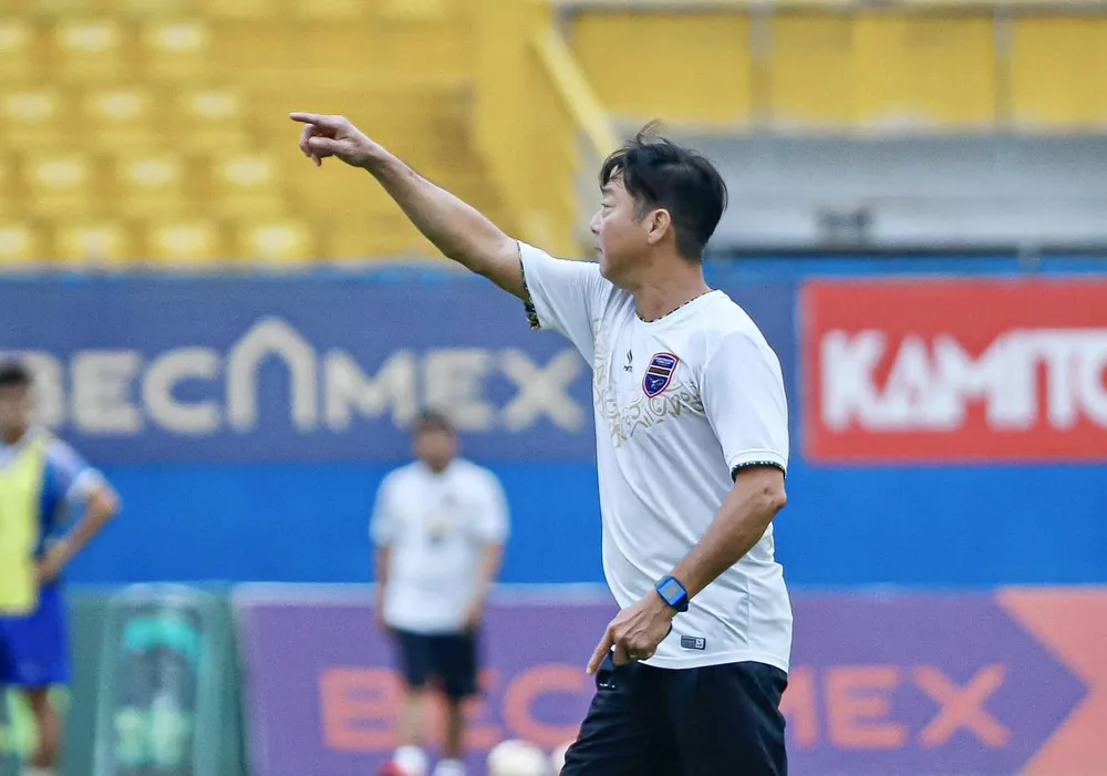 HLV Lê Huỳnh Đức lần đầu tiên trở lại sân Hòa Xuân sau khi chia tay đội bóng sông Hàn từ 2 năm trước.