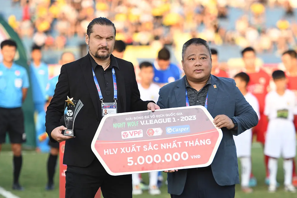 HLV Popov đang là nhà cầm quân "hot" nhất tại V-League 2023 HLV Popov đang là nhà cầm quân "hot" nhất tại V-League 2023
