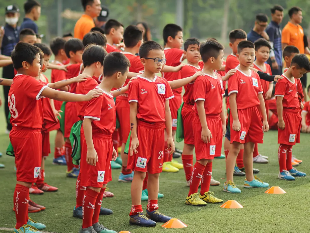 Sẽ có 64 tài năng trẻ bước vào con đường tập luyện bóng đá chuyên nghiệp cùng các HLV hàng đầu của VietGoal