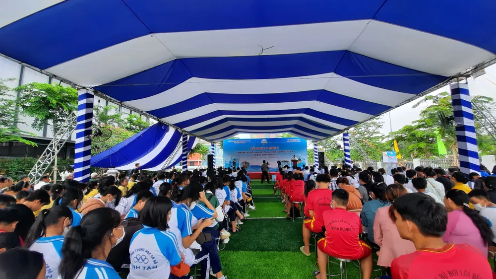 Toàn cảnh Lễ phát động toàn dân tập luyện môn Bơi, phòng, chống đuối nước trẻ em tỉnh Bình Dương năm 2023