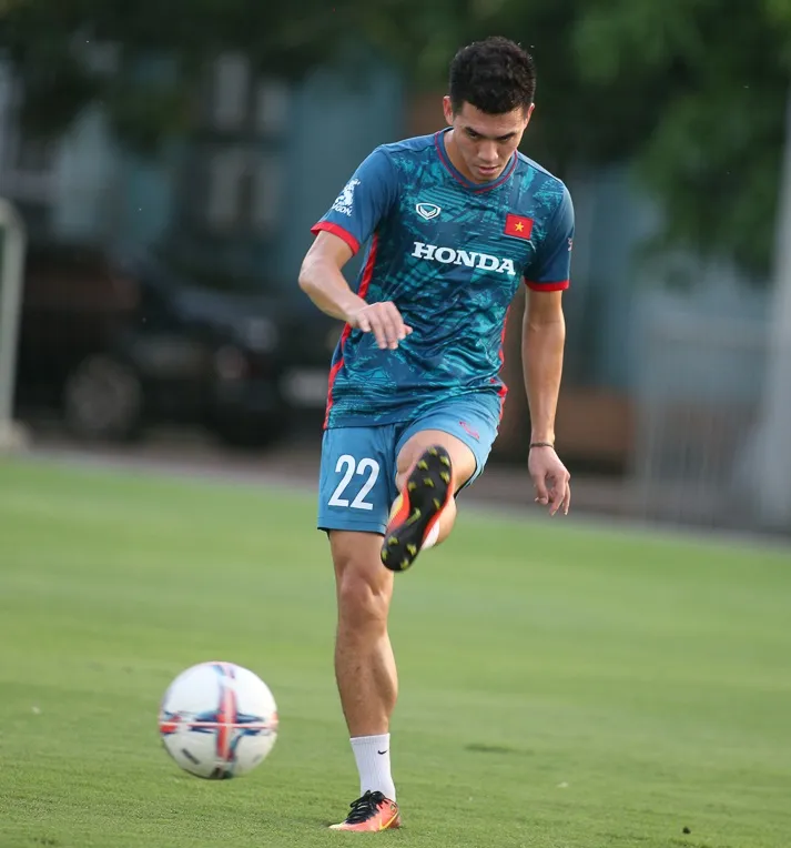 Tiến Linh tiếp tục ở lại Hà Nội để tập phục hồi