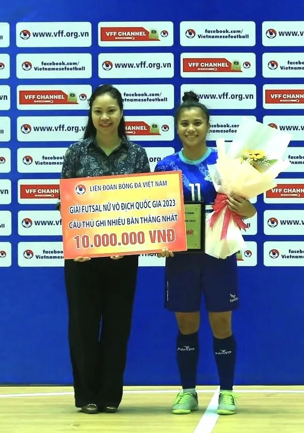 Ngọc Hân toả sáng trên hàng công Thái Sơn Nam TPHCM Ngọc Hân toả sáng trên hàng công Thái Sơn Nam TPHCM