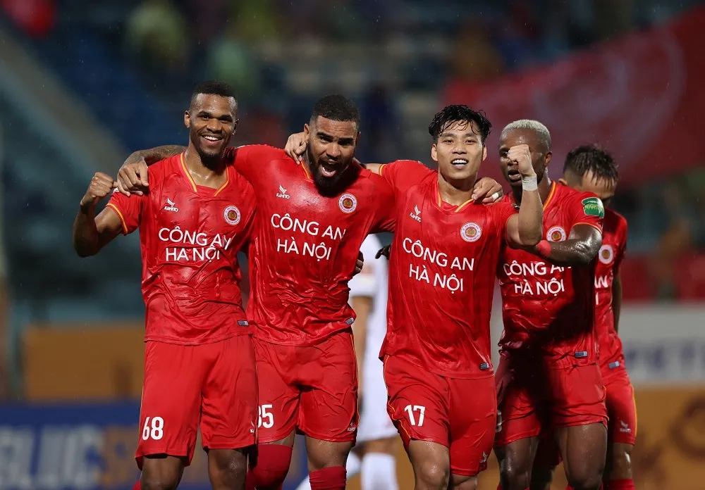 CAHN vươn lên ngôi đầu bảng sau vòng 12 CAHN vươn lên ngôi đầu bảng sau vòng 12