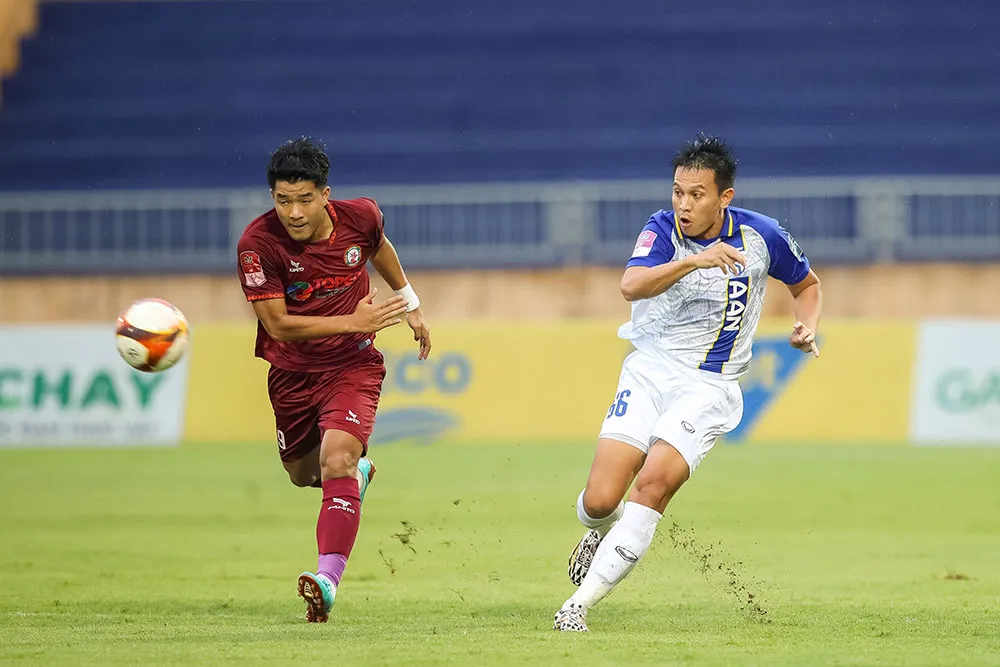 Đức Chinh, một trong những tiền đạo nhiều kinh nghiệm trên hàng công đội chủ nhà