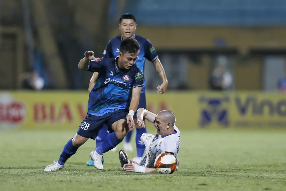 Bình Định có khởi đầu khá tốt, nhưng sự thiếu chắc chắn ở hàng phòng ngự đã buộc họ phải trả giá Bình Định có khởi đầu khá tốt, nhưng sự thiếu chắc chắn ở hàng phòng ngự đã buộc họ phải trả giá