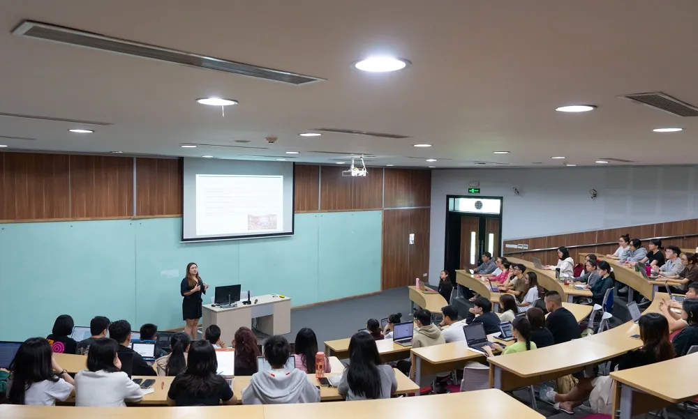 Môi trường học tập hiện đại, năng động tại EIU