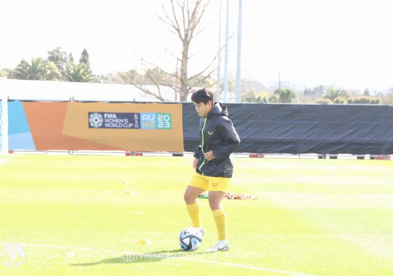 Ngân Thị Vạn Sự trên sân tập sáng 29-7
