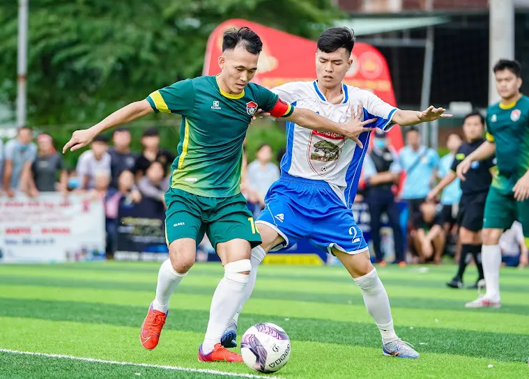 Trận chung kết gay cấn giữa FC Dân Lý và FC Đồng Lợi