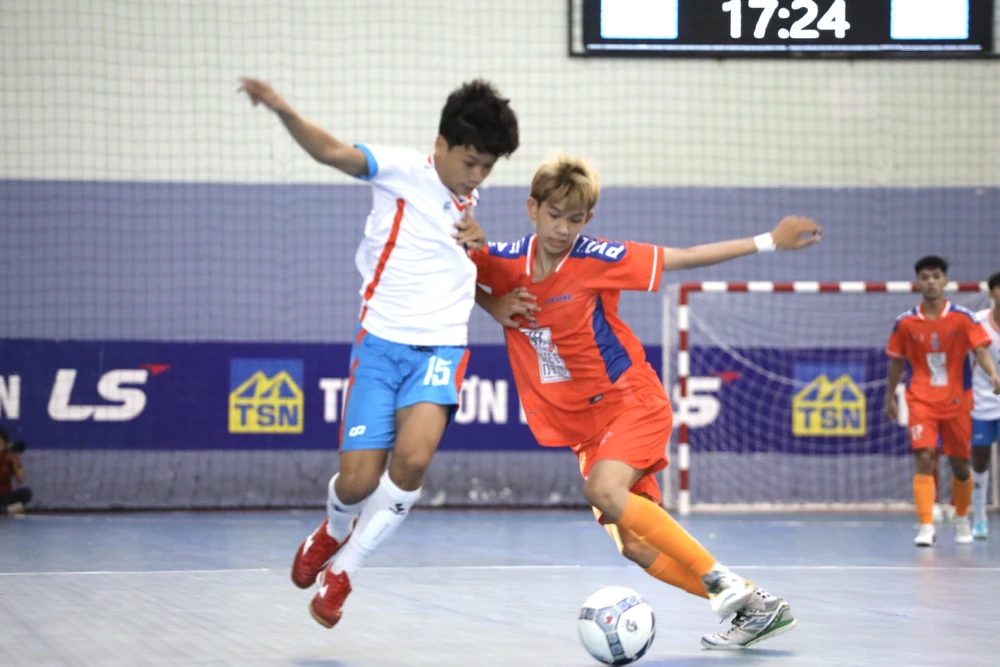 Sân chơi dành cho các cầu thủ trẻ futsal TPHCM chính thức khởi tranh vào ngày 8-8. Ảnh: DŨNG PHƯƠNG 