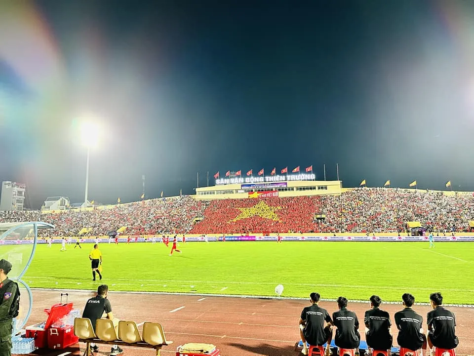 Sân Thiên Trường vốn được xem là một trong những "chảo lửa" của các sân bóng tại Việt Nam Sân Thiên Trường vốn được xem là một trong những "chảo lửa" của các sân bóng tại Việt Nam