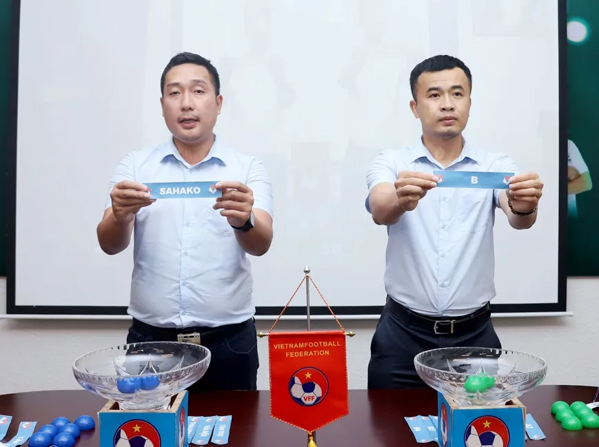 Đại diện các đội tại buổi bốc thăm sáng 9-8 Đại diện các đội tại buổi bốc thăm sáng 9-8