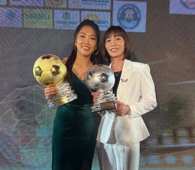 Thùy Trang và Huỳnh Như tại Gala trao giải thưởng Quả bóng vàng Việt Nam 2022