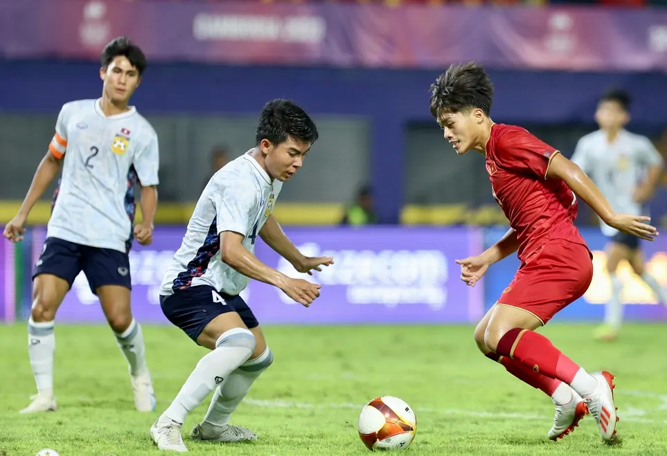 Quốc Việt đã &quot;gieo sầu&quot; cho các cầu thủ Lào tại SEA Games 32