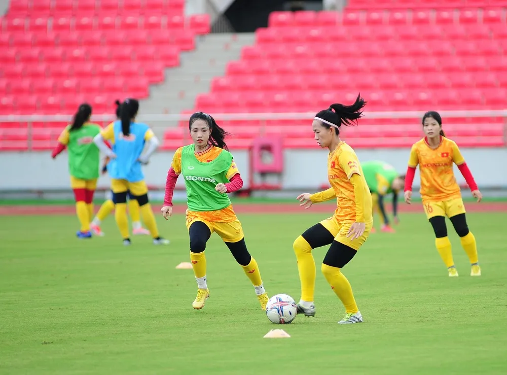 Chuyến tập huấn tại Hải Phòng vắng mặt hai trụ cột khác là Chương Thị Kiều và Mỹ Anh, cả hai ở lại Hà Nội để tiếp tục điều trị các chấn thương trước đó