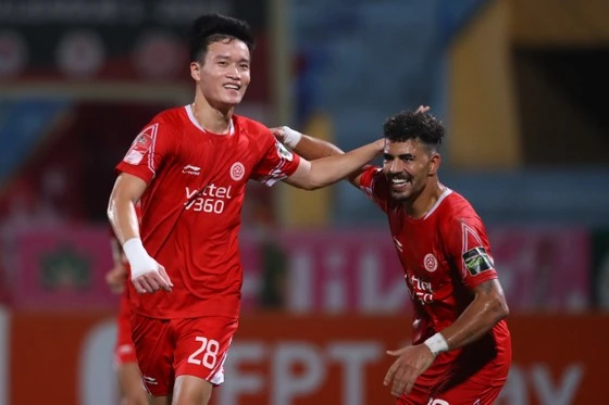 Hoàng Đức cùng Viettel FC đoạt "cú ăn 3" ở cuộc bầu chọn trong tháng 8 của V-League 2023