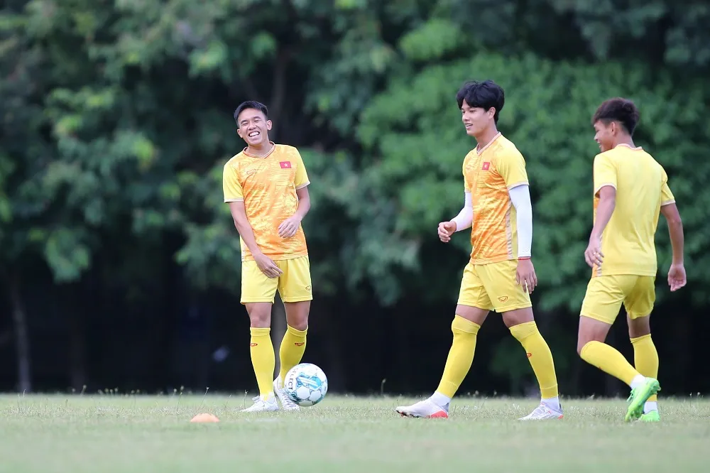 Buổi tập diễn ra trong bầu không khí hứng khởi, với tinh thần thoải mái