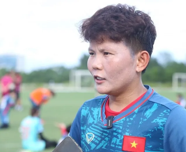 Tiền vệ Bích Thùy