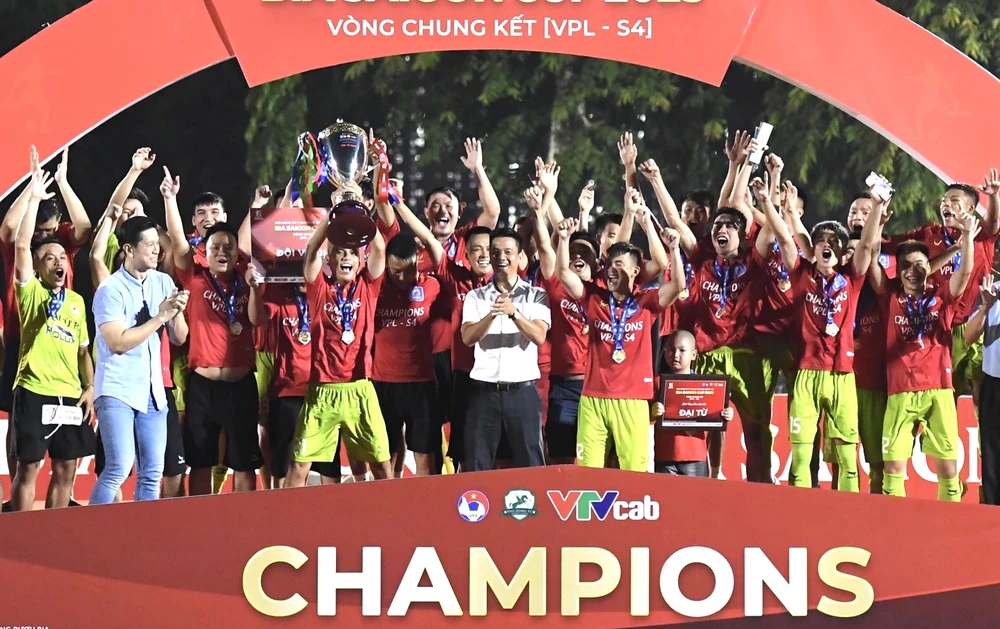 Đại Từ FC vô địch Giải bóng đá 7 người quốc gia 2023. ẢNH: TÂM HÀ 