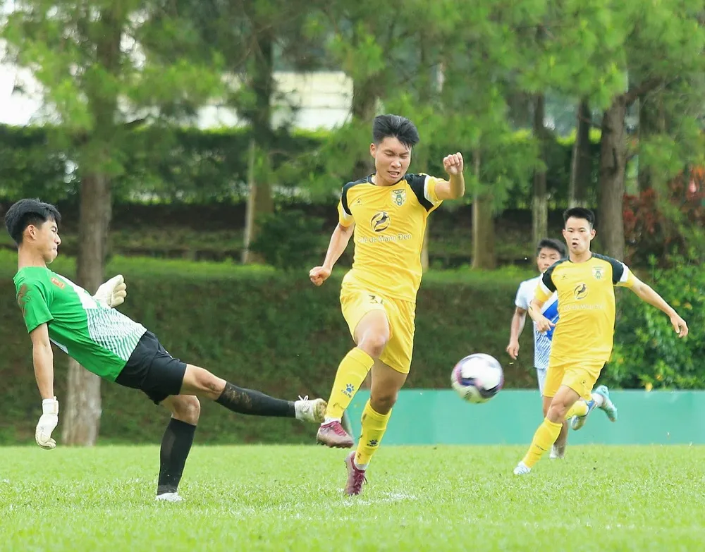 Trận Kon Tum thắng Huế 2-0