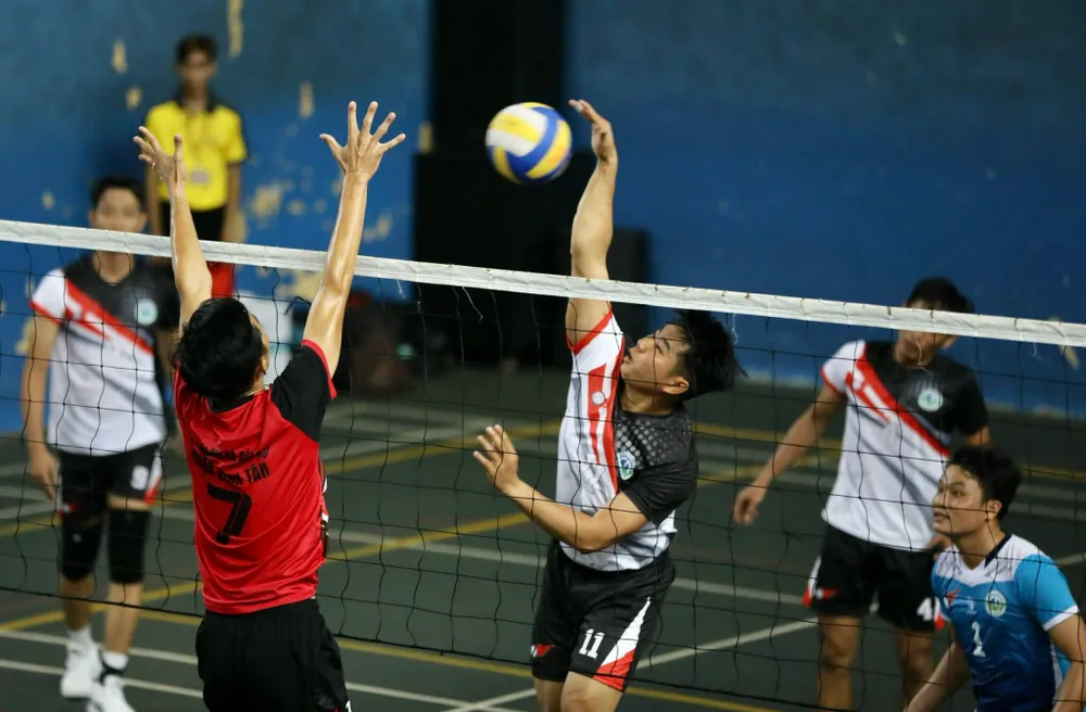 Pha tấn công của tay đập Phòng Giáo dục và đào tạo huyện Hóc Môn. Ảnh: DŨNG PHƯƠNG