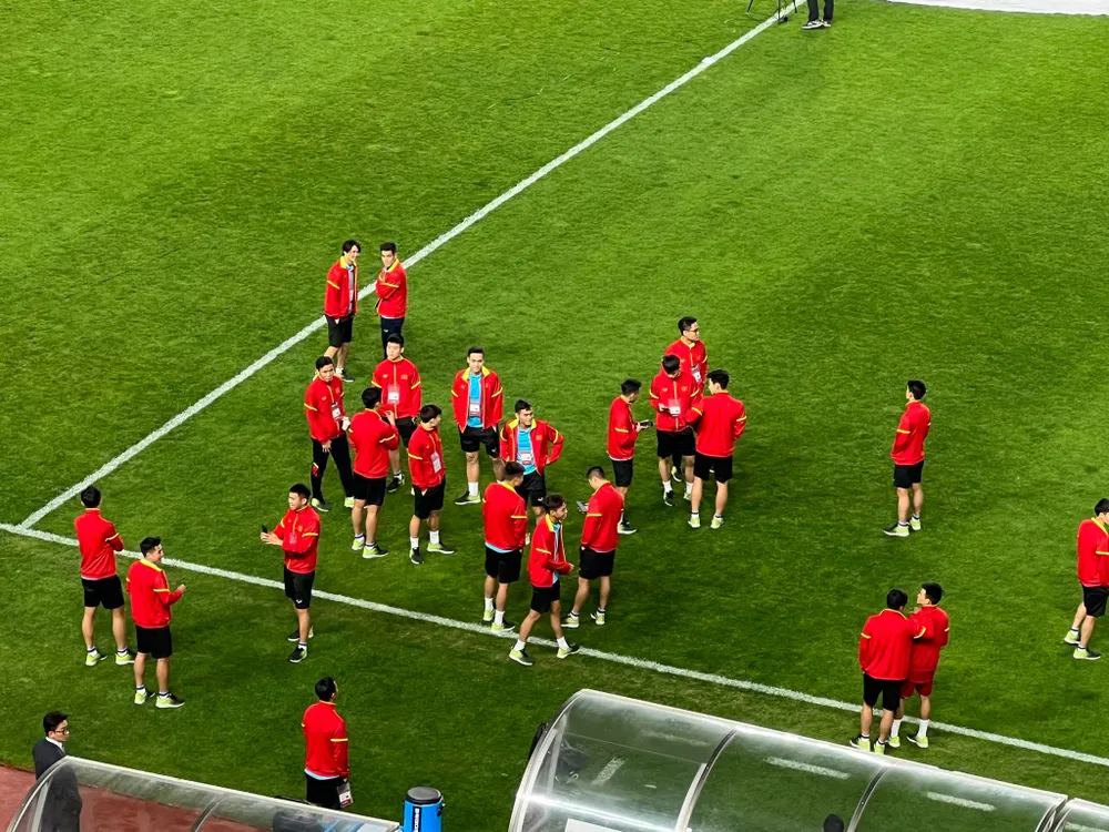 Các cầu thủ Việt Nam chuẩn bị nhập cuộc