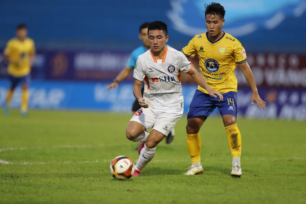 Đà Nẵng tạm vươn lên ngôi đầu bảng Đà Nẵng tạm vươn lên ngôi đầu bảng