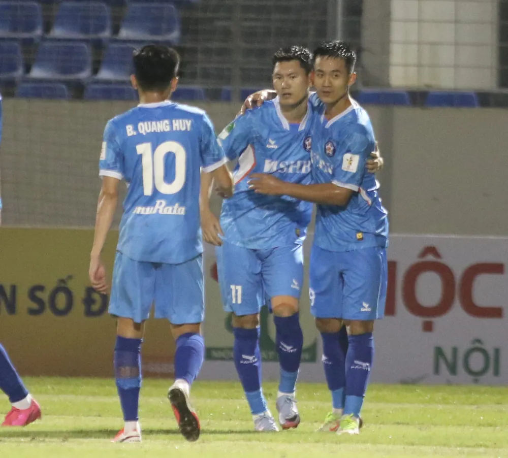 Dù bị chia điểm, Đà Nẵng vẫn bảo toàn được ngôi đầu bảng Dù bị chia điểm, Đà Nẵng vẫn bảo toàn được ngôi đầu bảng