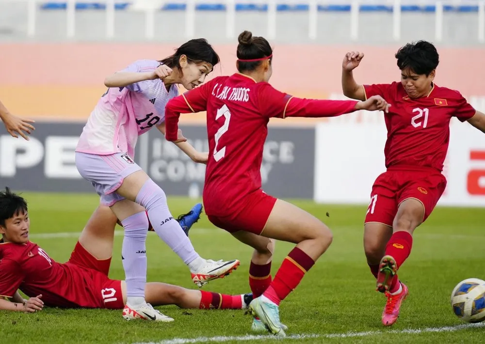 Hàng phòng ngự đội tuyển Việt Nam đã có trận đấu đầy nỗ lực trước sức ép từ Nhật Bản. Ảnh: AFC