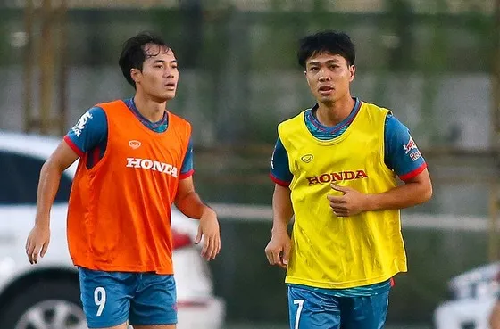 Công Phượng liệu sẽ theo chân Văn Toàn, Quang Hải, Văn Hậu... về lại V-League? Công Phượng liệu sẽ theo chân Văn Toàn, Quang Hải, Văn Hậu... về lại V-League?