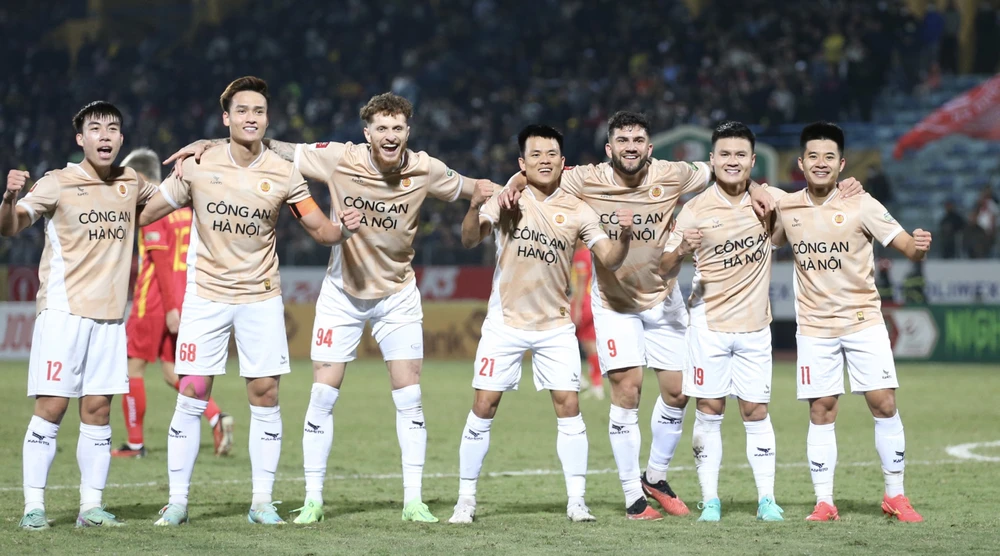 CAHN có chiến thắng thứ 4 liên tiếp ở V-League 2023-2024. ẢNH: MINH HOÀNG