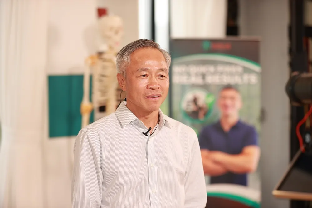 Ông Dương Công Thuyên, chủ phòng Khám và Điều trị Evolve. Ảnh: DŨNG PHƯƠNG Ong Duong Cong Thuyen.jpg