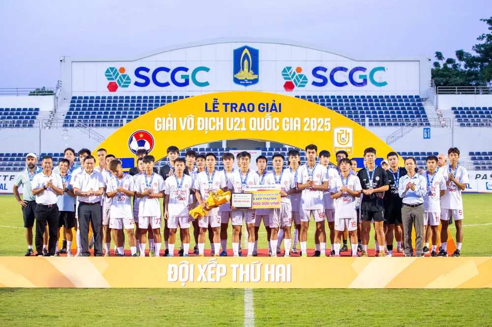 U21 Thể Công Viettel nhận hạng nhì chung cuộc. Ảnh: TRÚC GIANG IMG_4015.jpeg