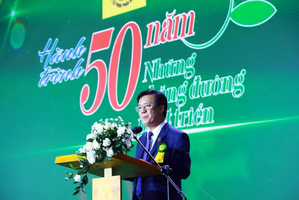 Ông Ngô Văn Đông - Tổng Giám đốc Công ty CP Phân bón Bình Điền chia sẻ Bình Điền luôn tri ân thế hệ đi trước đã tạo nền móng vững chắc và kiên định thực hiện sứ mệnh “phụng sự nông dân”. Hinh 2.jpg
