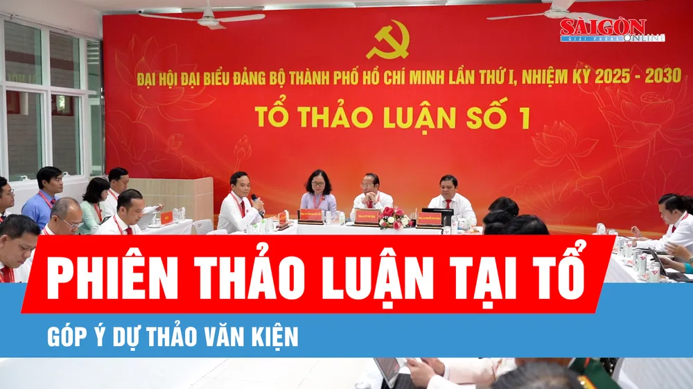 Đại biểu thảo luận tại tổ, góp ý dự thảo văn kiện