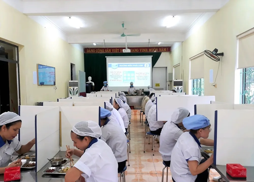 Mở cửa trở lại nền kinh tế: Doanh nghiệp vừa mong ngóng vừa ngổn ngang nỗi lo ảnh 1