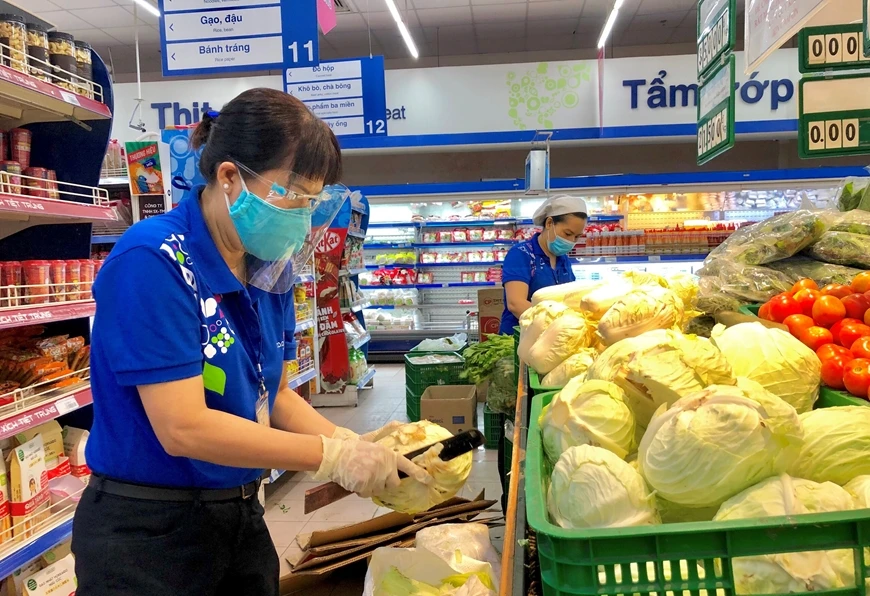 Nhiều tỉnh thành phía Nam đang có lượng hàng nông thủy sản ùn ứ lớn chưa tiêu thụ được, trong khi người dân TPHCM đang phải mua lương thực với giá quá cao.