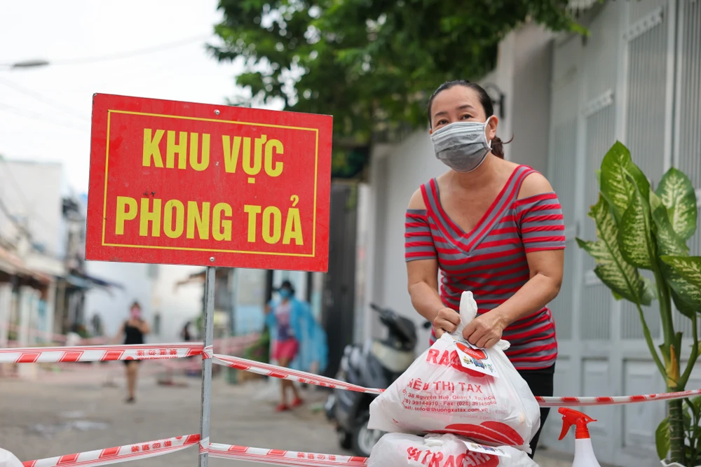 Những hàng rào, chốt chặn sẽ không còn để TPHCM bước sang hướng mới sau ngày 1-10. Ảnh: Hải An