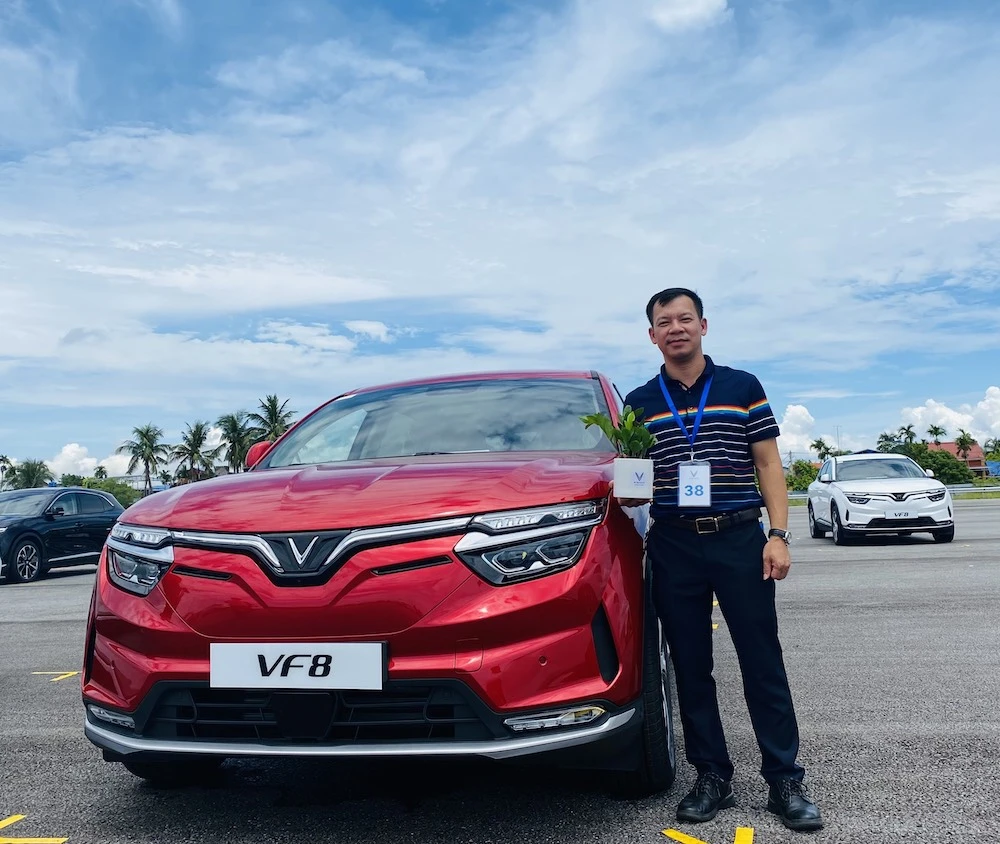 Những chủ xe ô tô điện VF 8 đầu tiên “sửng sốt” trước tốc độ sản xuất của VinFast ảnh 3 Những chủ xe ô tô điện VF 8 đầu tiên “sửng sốt” trước tốc độ sản xuất của VinFast ảnh 3
