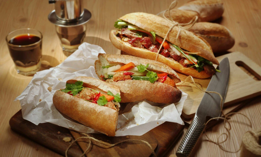 Bánh mì lọt top những món ăn đường phố ngon nhất thế giới 