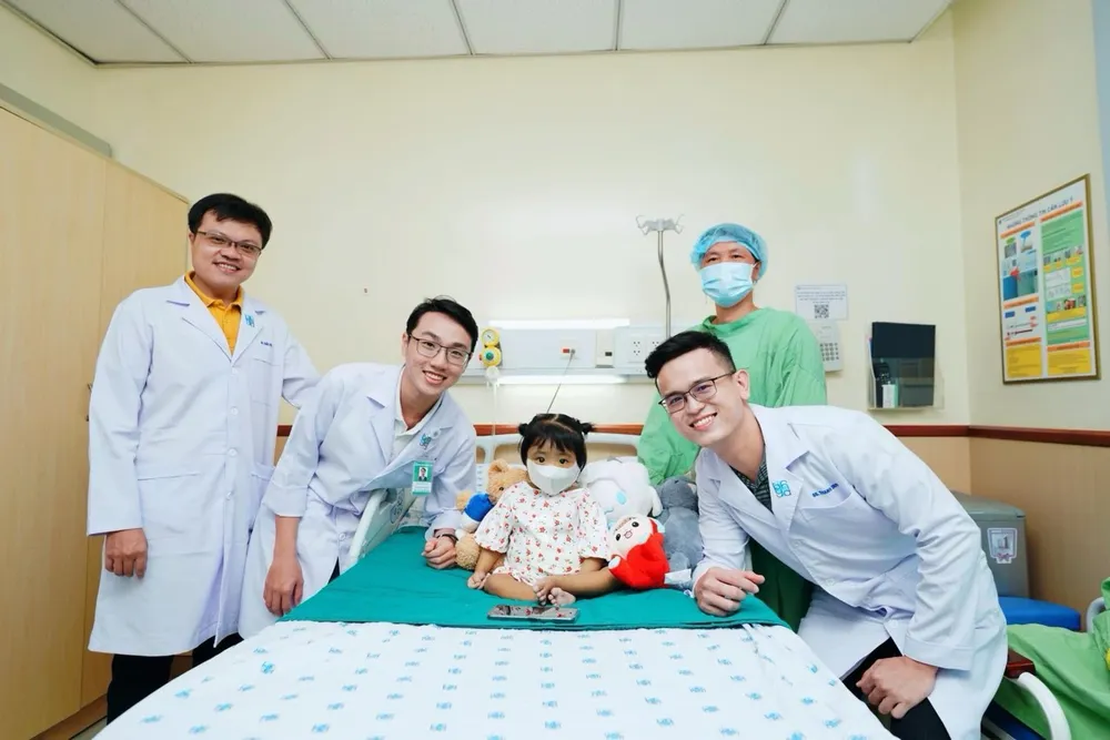 Ghép gan thành công cho bệnh nhi gần 22 tháng tuổi 