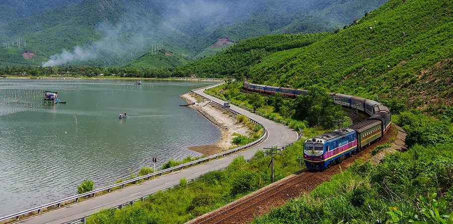 Tàu Thống Nhất lên đỉnh bảng tuyến tàu hỏa đẹp nhất thế giới