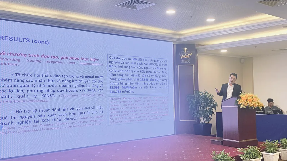 លោក Tran Thanh Tung ប្រធាននាយកដ្ឋានគ្រប់គ្រងបរិស្ថាននៃ HEPZA ។ រូបថត៖ THANH DUNG hepza 2.jpg