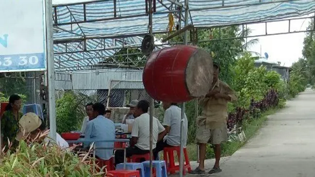 Ông Huỳnh Văn Đ. được người nhà đưa về lo hậu sự