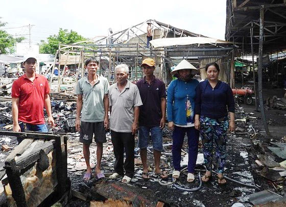 Các tiểu thương trong vụ cháy chợ tạm Sông Đốc