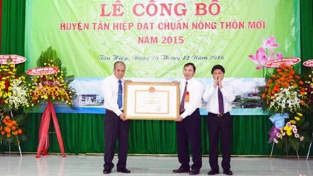 Tân Hiệp là huyện đầu tiên trên địa bàn tỉnh Kiên Giang đạt chuẩn nông thôn mới. Ảnh: ĐÀO CHÁNH