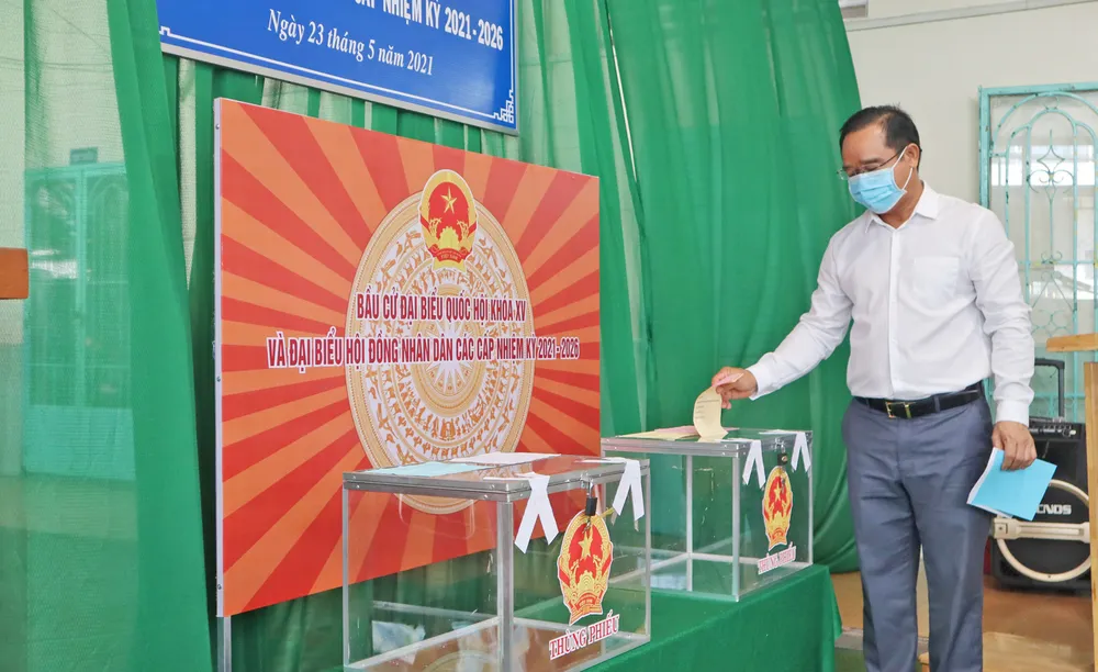 Bầu cử tại cột cờ Hà Nội ở Mũi Cà Mau - điểm cực Nam Tổ quốc  ảnh 1