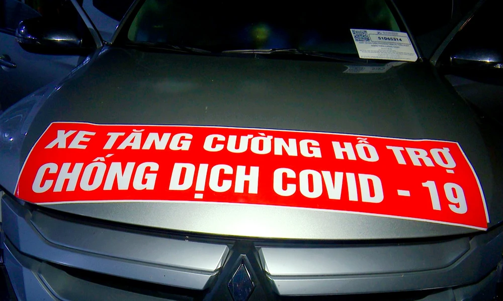 Các đối tượng lợi dụng xe có đăng ký luồng xanh hỗ trợ phòng, chống dịch để bán ma túy. Ảnh: TRỌNG NGUYỄN